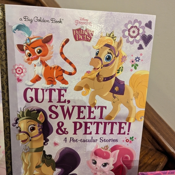 Disney Books lot Princess Guide, Princess World of Fashion & Disney Palace Pets - Picture 4 of 13
